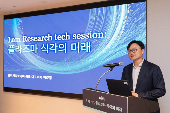 박준홍 램리서치 코리아 대표가 기자간담회에서 발표하고 있다. (사진=램리서치 코리아)